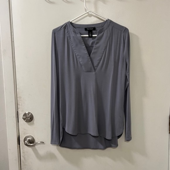 White House Black Market Womens Gray VNeck Hi Low Hem LS Top Soft & Satiny Sz XS - Picture 3 of 11